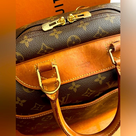 Authentic Louis Vuitton Deauville - Picture 3 of 16